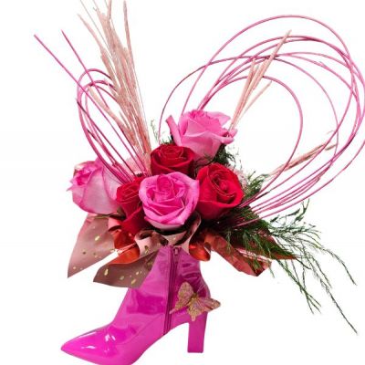 <div dir="auto">A real pink heeled shoe, arrives with 3 pink and 3 red roses, assorted greens, midollino sticks and bunny tails. A sure treat for your barbie!</div>
<div dir="auto"></div>
<div dir="auto">Shown deluxe</div>